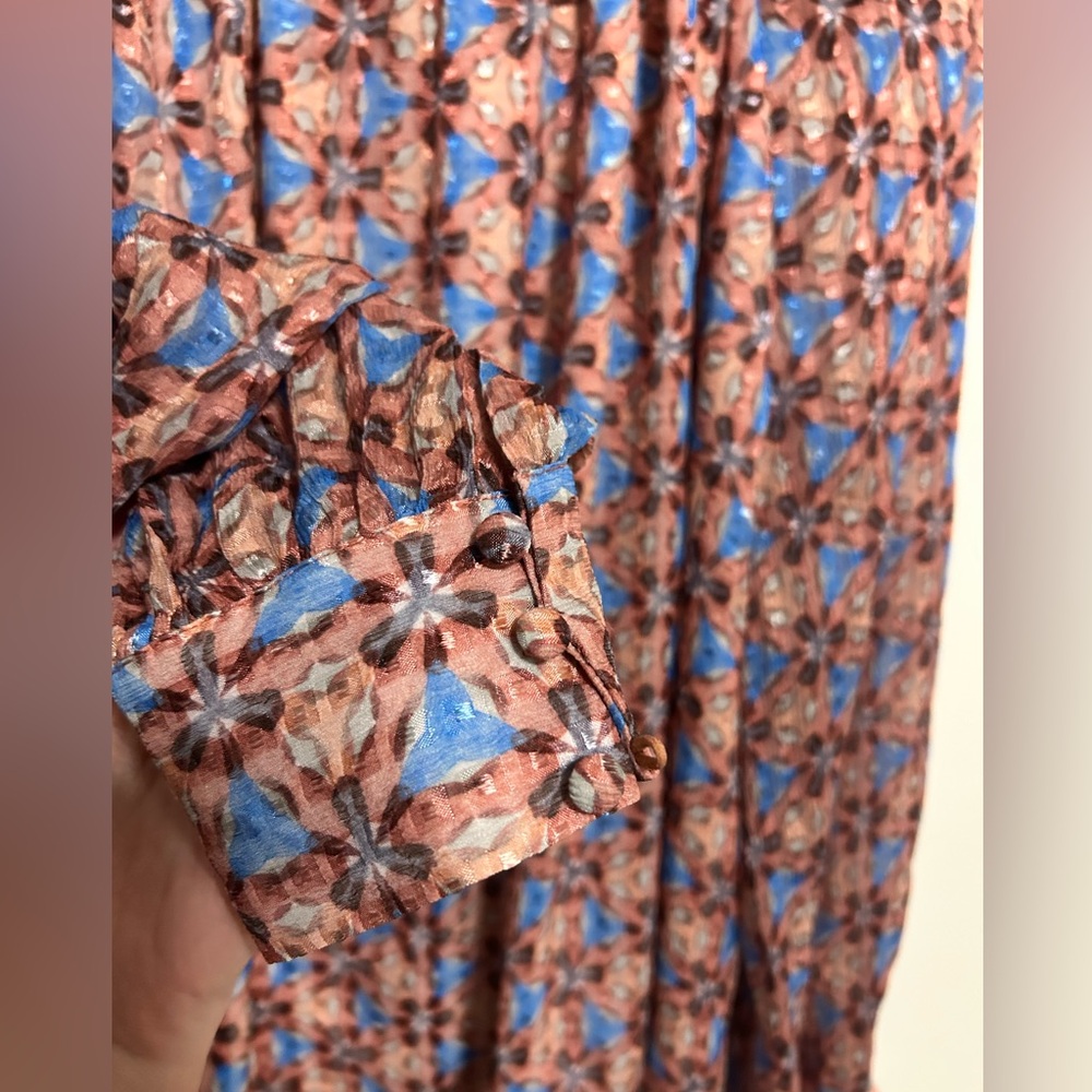 Marie Oliver‎ Kaleidoscope print Long sleeve
Bow tie back
Good preowned - Picture 4 of 9